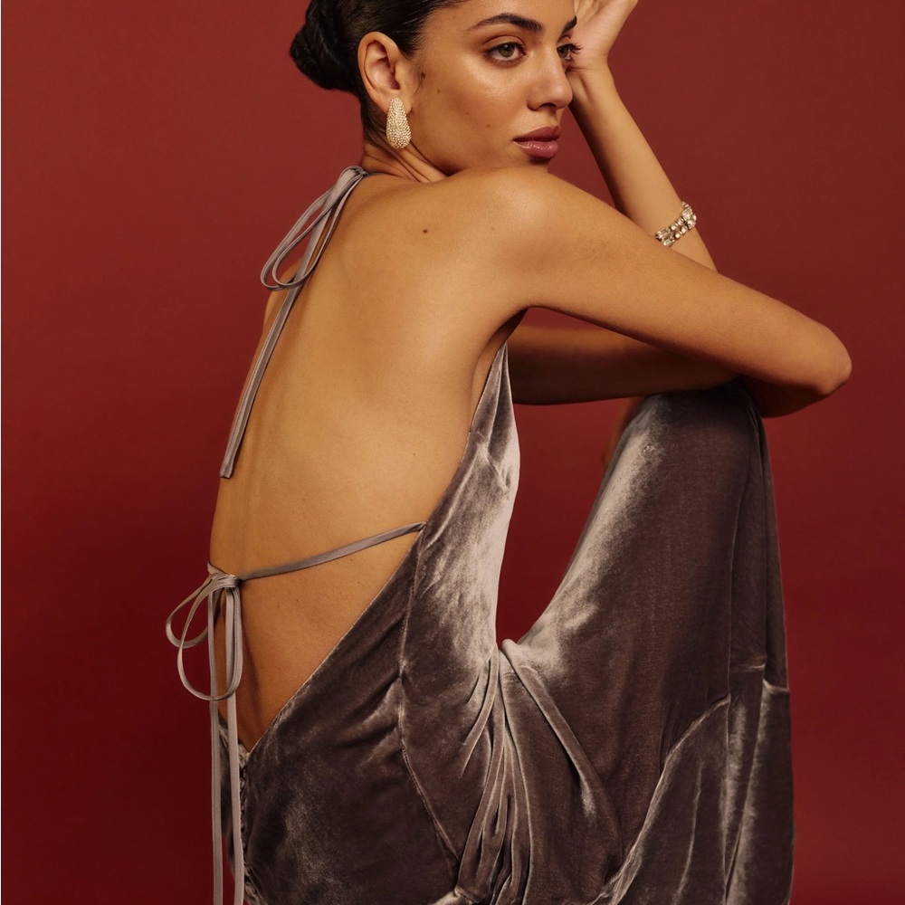 Elegant Velvet Backless Dress